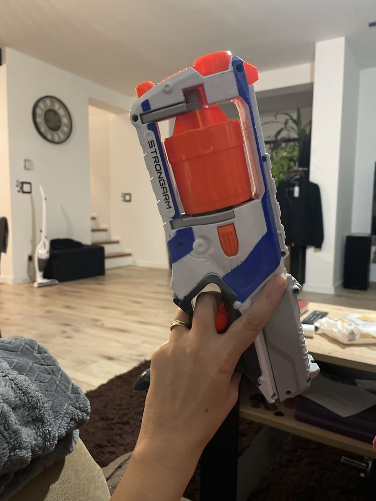 Postolet Nerf Elite Strongarm