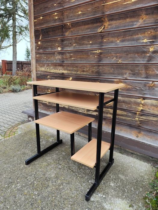 Stolik biurko pod komputer laptopa