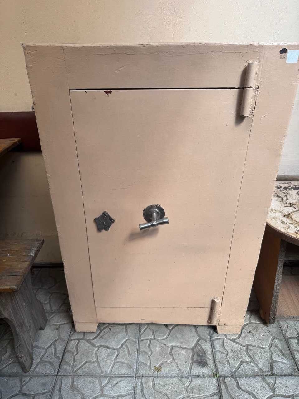 Продам сейфи для документів