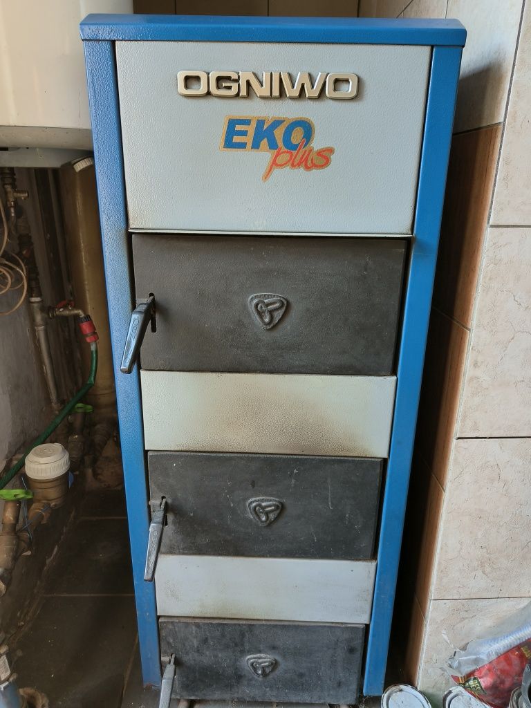 Piec z podajnikiem węgla