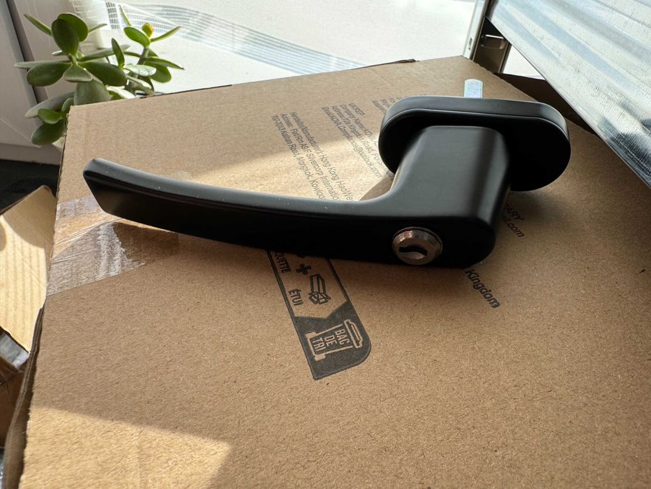 Klamka okienna z zamkiem na kluczyk 8 szt