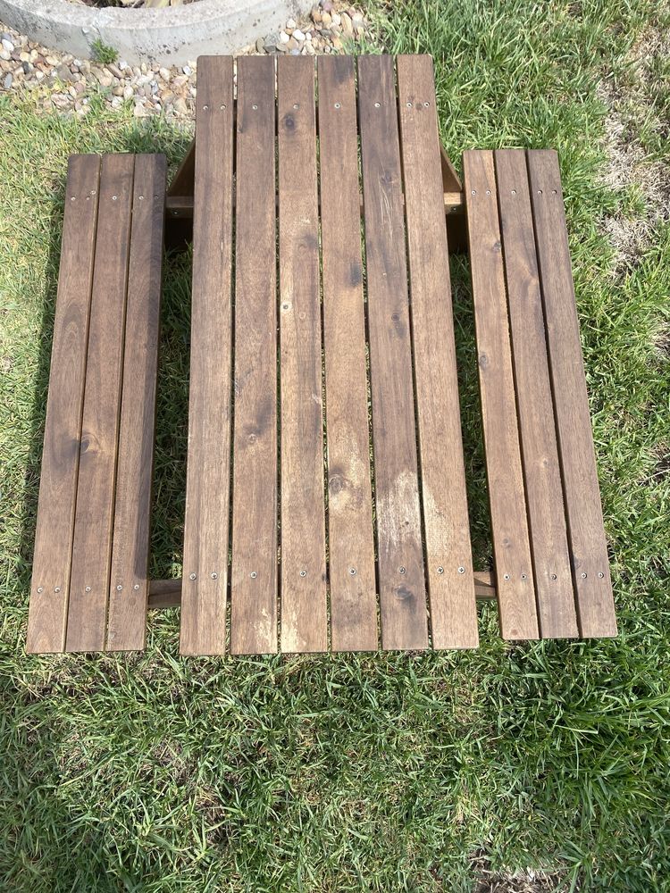 Mesa madeira de jardim com bancos para crianca