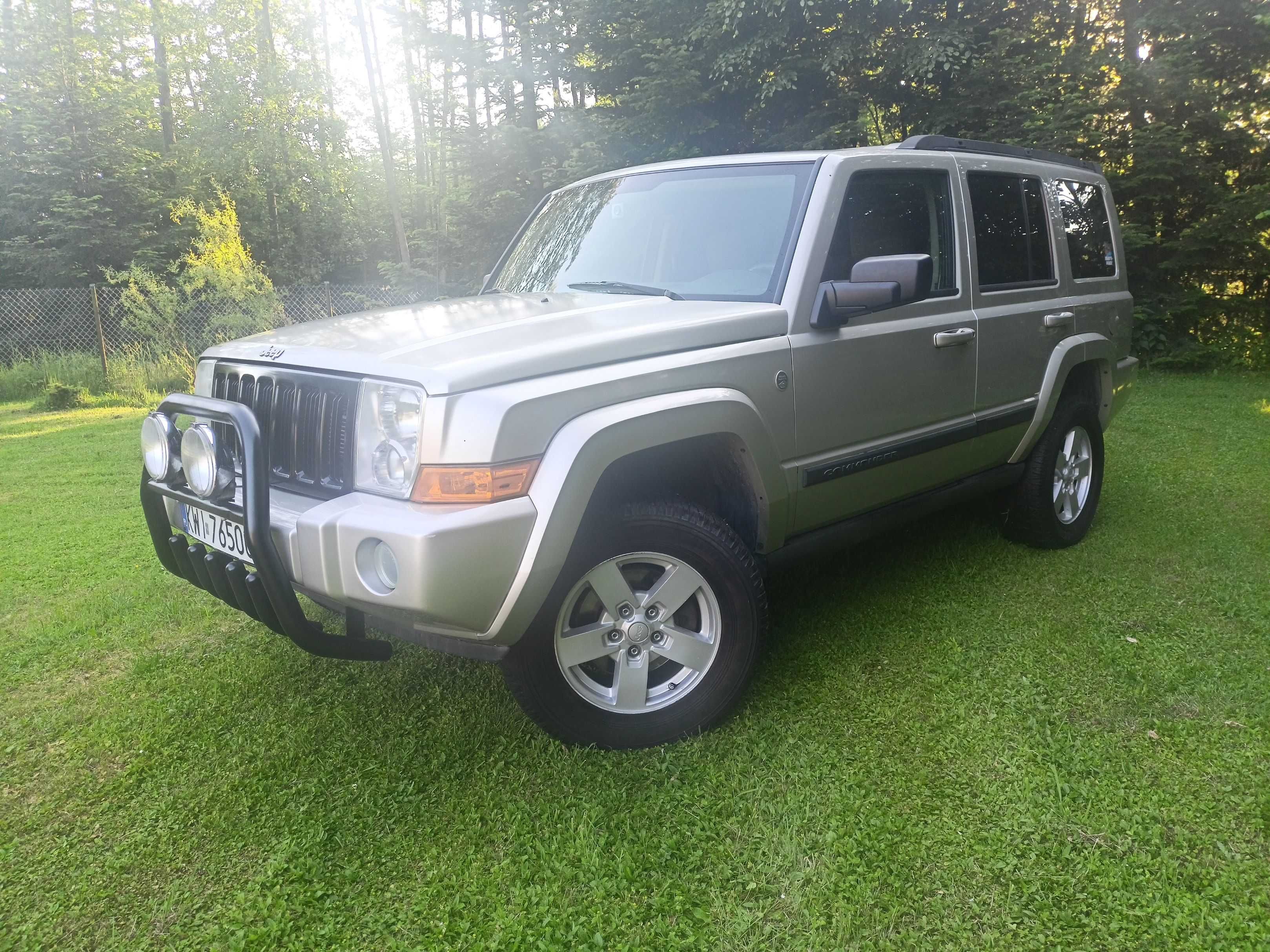 Jeep Commander 4.7 V8 LPG, Automat, 7 osób, 4x4 z reduktorem.