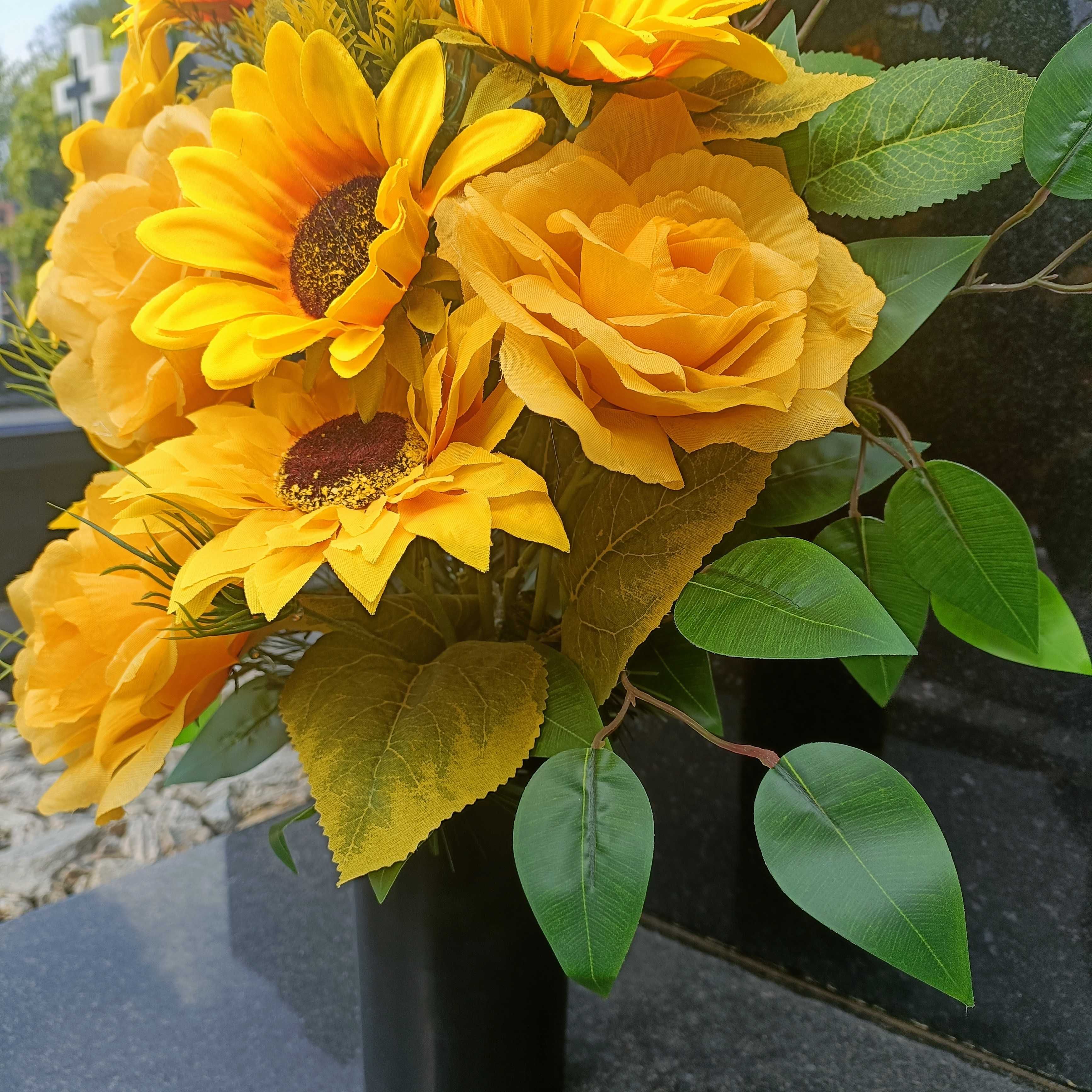 Bukiet wiązanka nagrobna żółta słoneczniki róże rękodzieło polskie