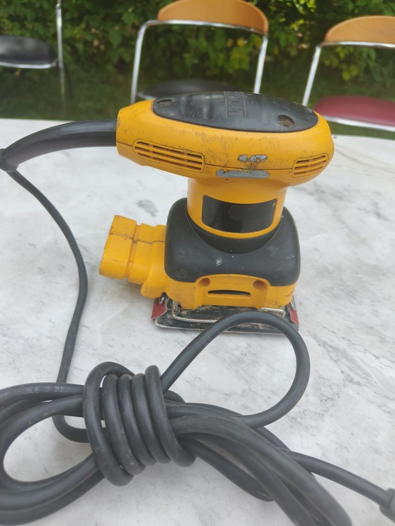Szlifierka oscylacyjna DeWalt D26441