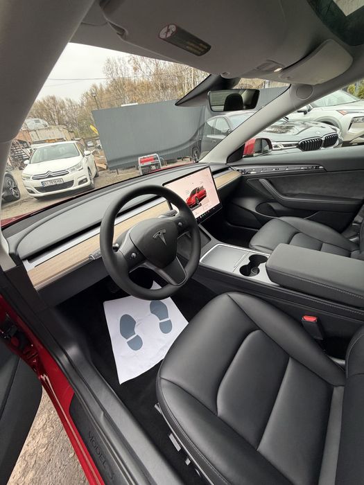 Аренда Тесла м3