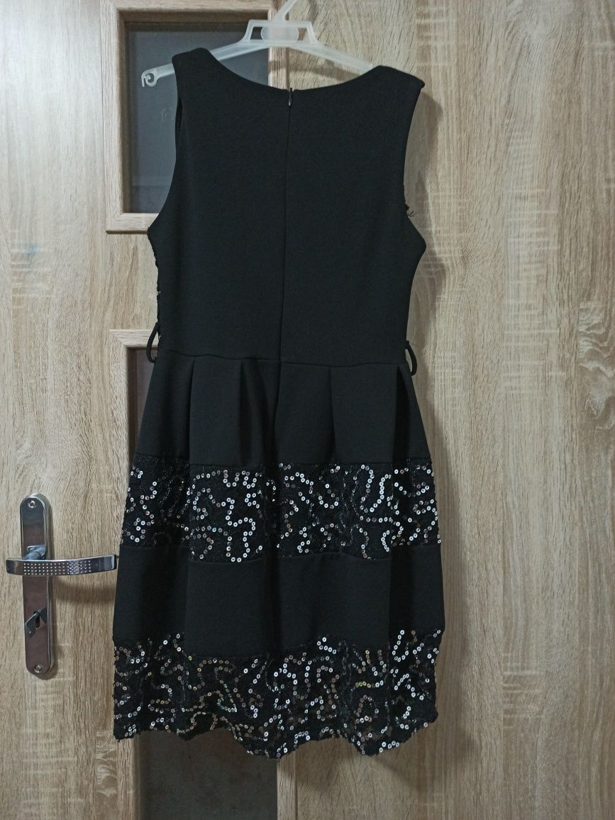 Piękna czarna sukienka z cekinami XS bardzo elegancka