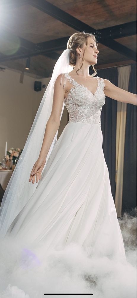 Свадебное платье цет айвори, атласное, с шлейфом / весільна сукня