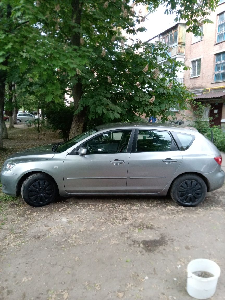 Автомобіль Мазда 3