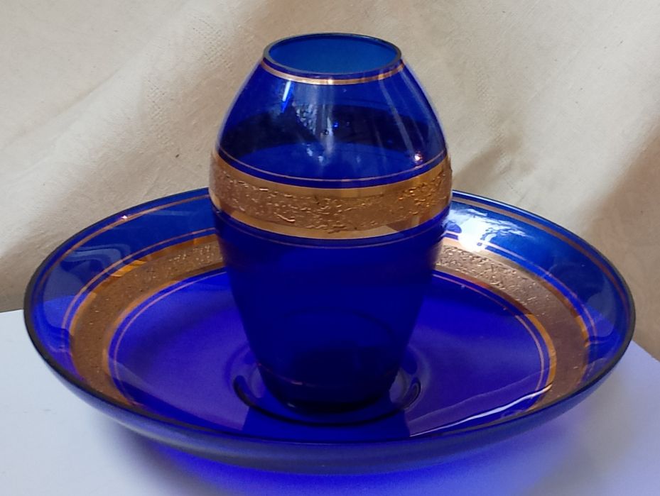 Ваза і тарілка. Кобальтове скло із золотистим оздобленням