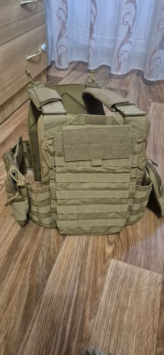 Плитоноска с подсумками