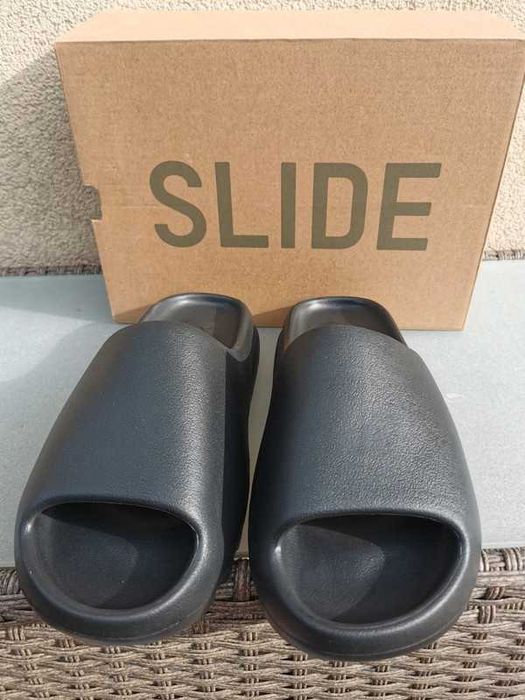 Buty-Trampk-adidas Yeezy Slide Onyx R.40