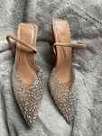 Buty na obcasie z cekinami