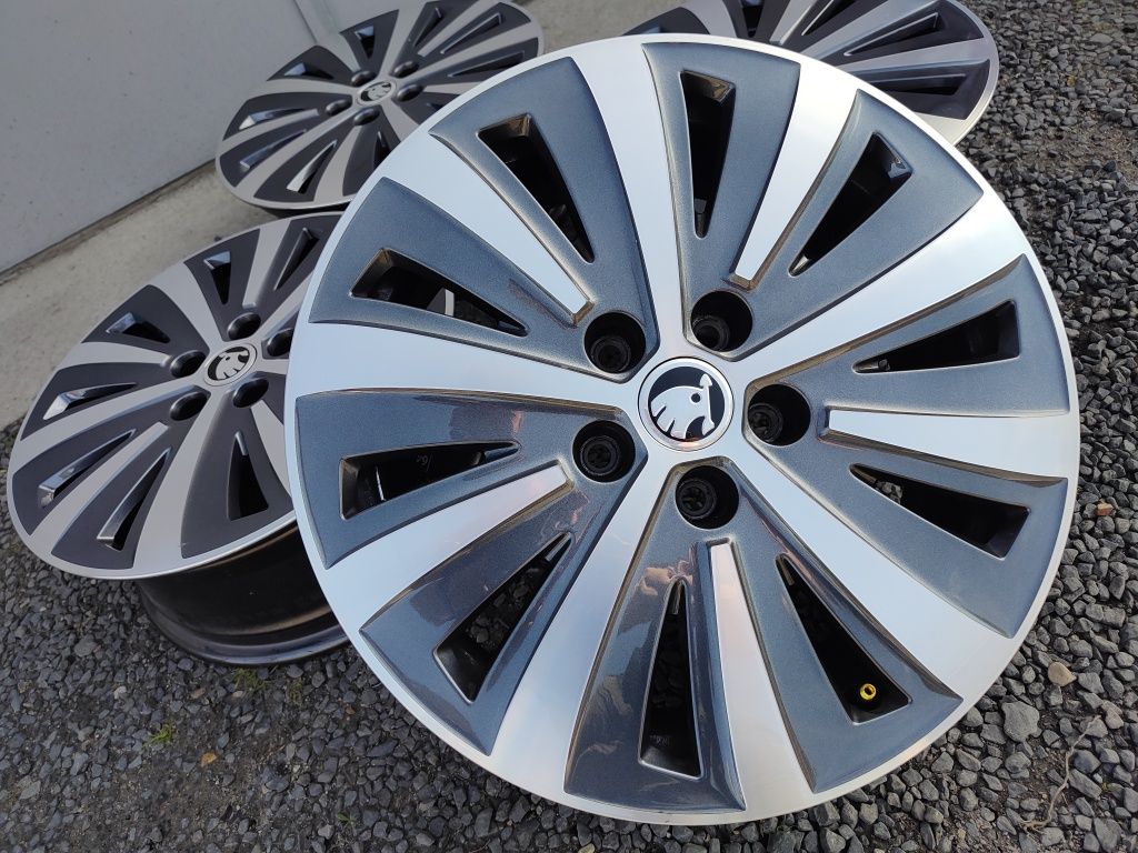 Felgi 5 x 112 R17 Skoda Octavia III IV karoq Superb Oem jak nowe