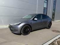 Tesla Model Y (2024)