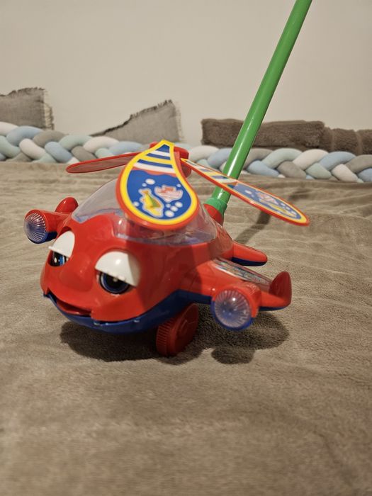 Zestaw interaktywnych zabawek dla dziecka. Rozwijające