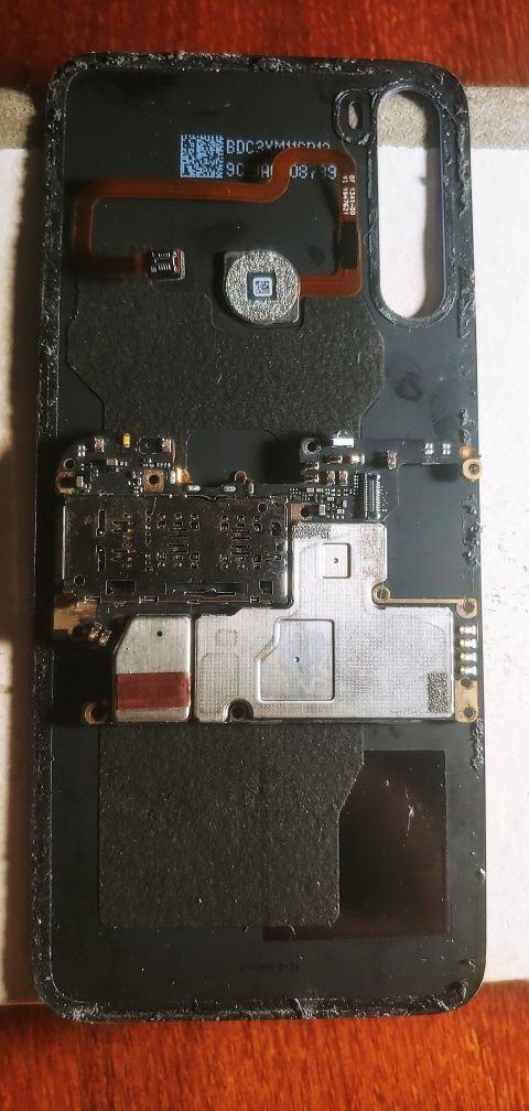 Продам на запчасти телефон Redmi note 8T