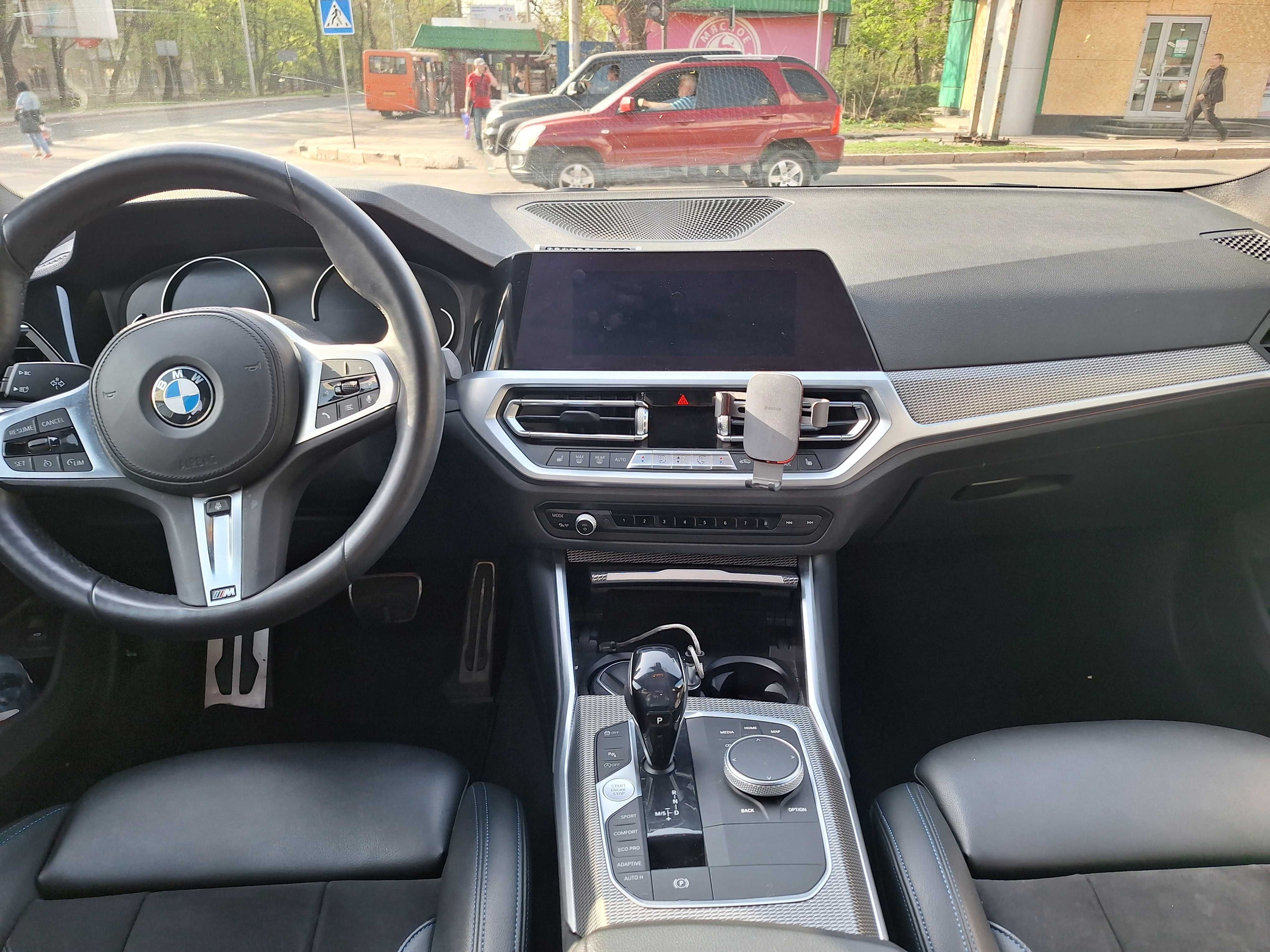 Продает BMW 330 I M пакет