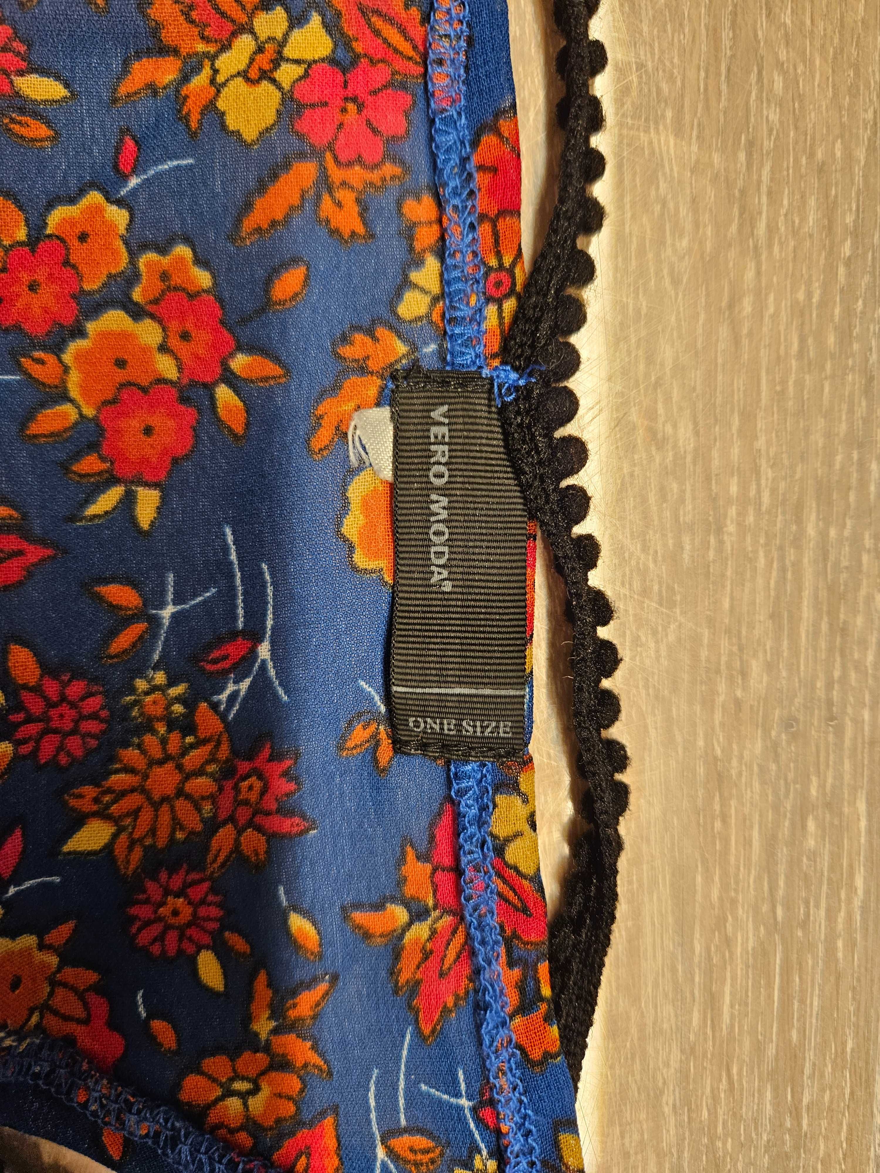 Trójkątna apaszka z koronką VERO MODA