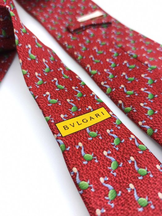 Bvlgari czerwony jedwabny krawat 7 fold n69