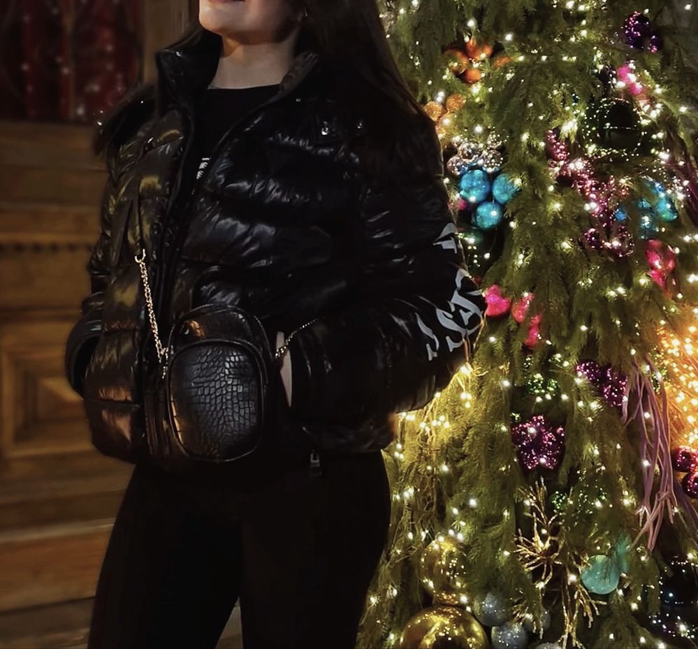 Пухова жіноча куртка Guess