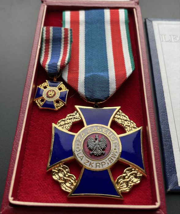 Medal Za Zasługi dla Związku Kombatantów RP z legitymacją i miniaturką