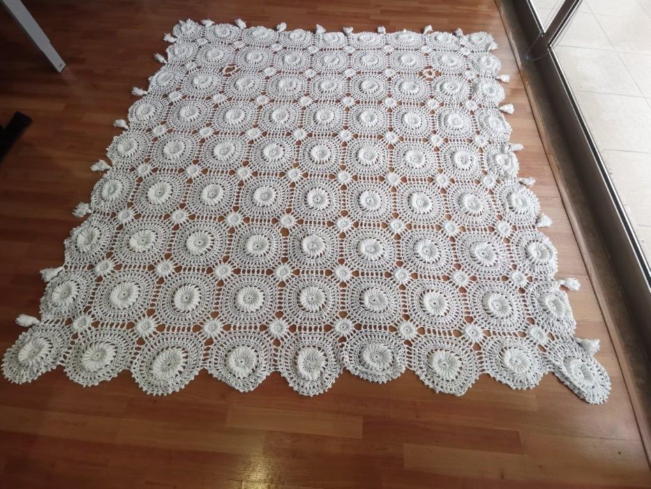 Colcha de casal em renda feita a mao
