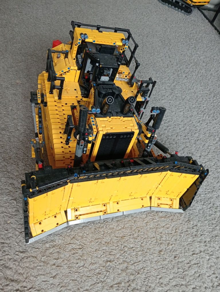 LEGO TECHNIC 42131 cat