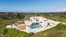Moradia com Piscina Vale da Telha