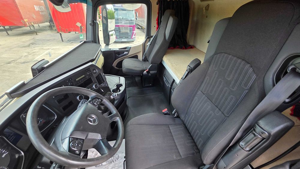 Mercedes Actros MP4 lowdeck mega 2016