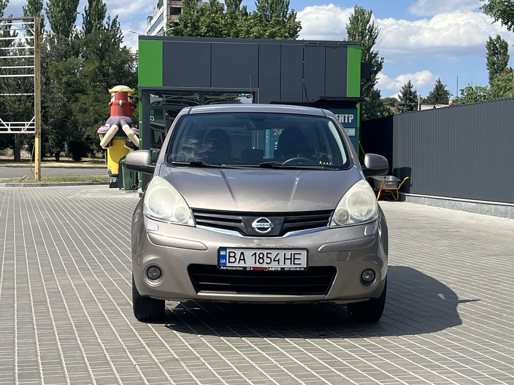 Nissan Note 2011 1.4 бензин