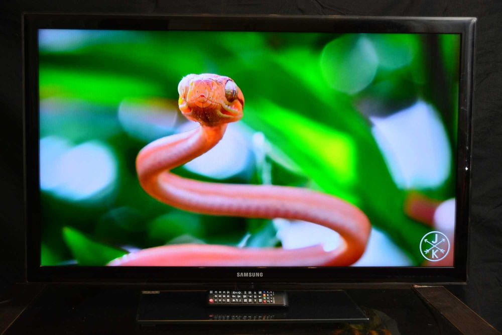 Telewizor 40" samsung UE40D5500 / nowy pilot / podstawa / sprawny