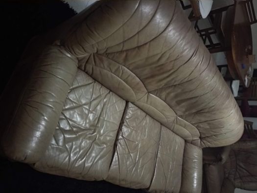 Sofá de pele ( conjunto de sofa cama grande + 3 pequenos )