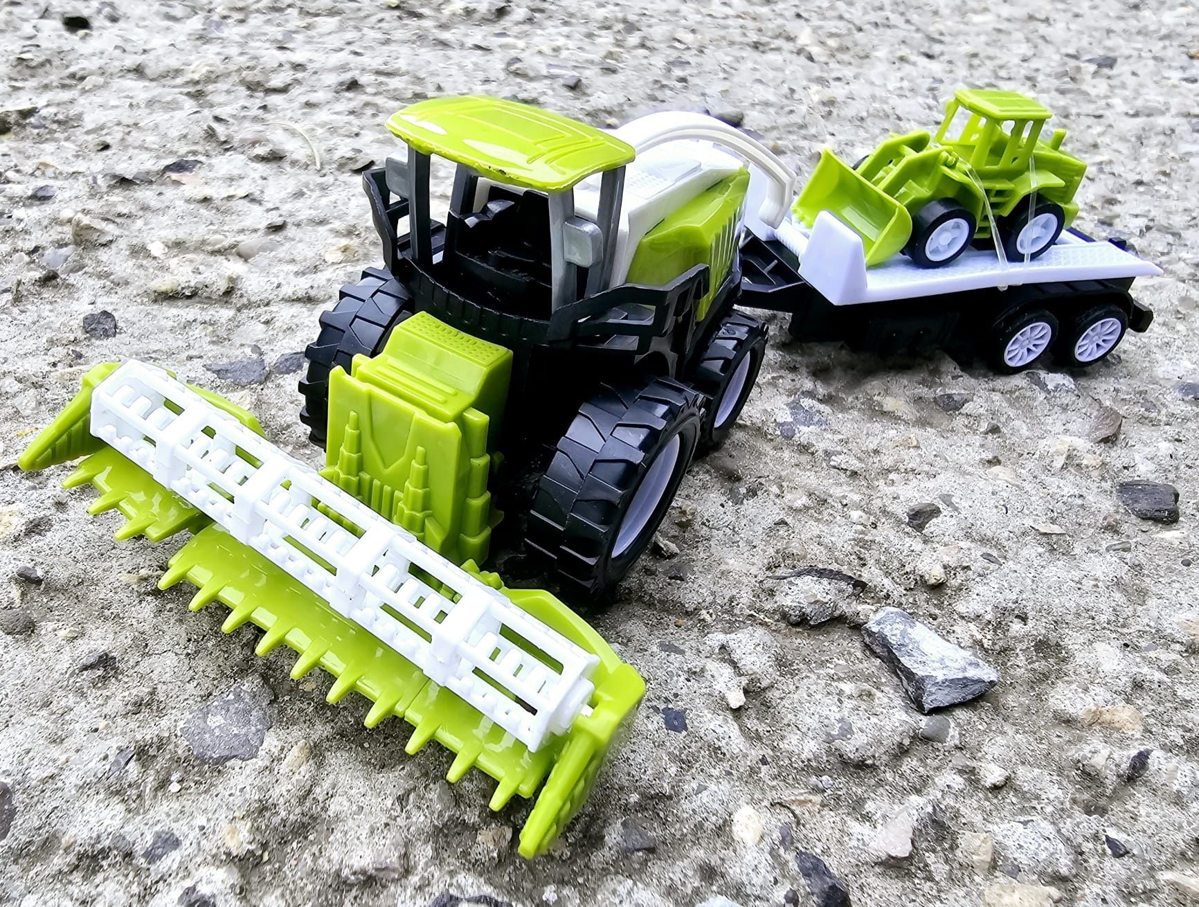 Nowy super zestaw maszyna rolnicza z przyczepką + Traktor - zabawki