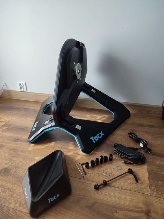 Trenażer rowerowy Tacx NEO 2 Smart