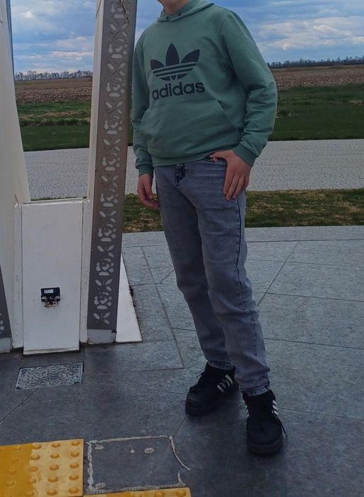 Джинси на підлітка