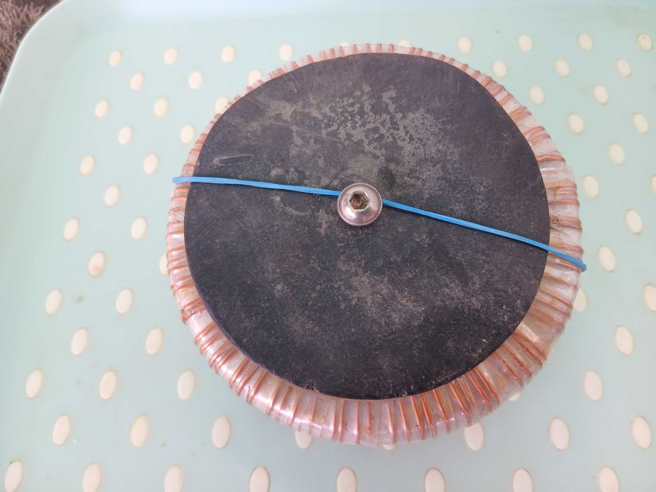 Potente transformador toroidal