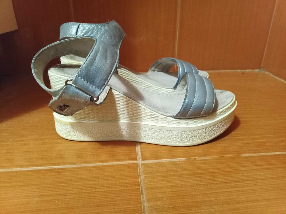 Босоніжки жіночі шкіряні