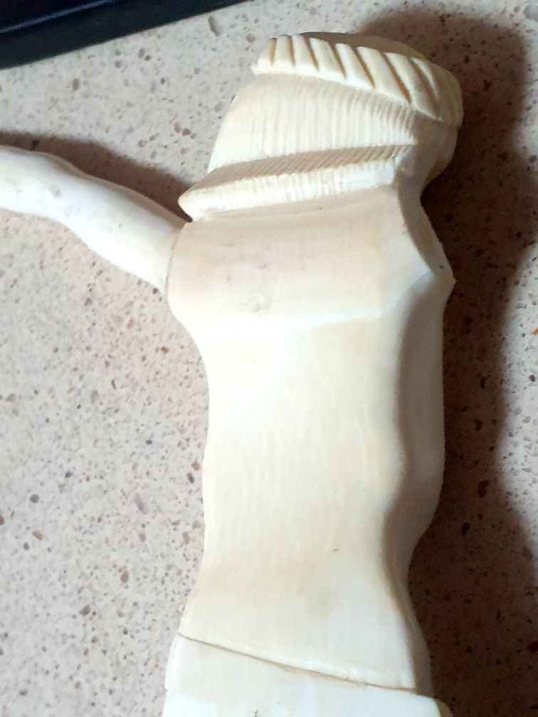 Para restauro: antigo crucifixo com  preciosa escultura de Cristo