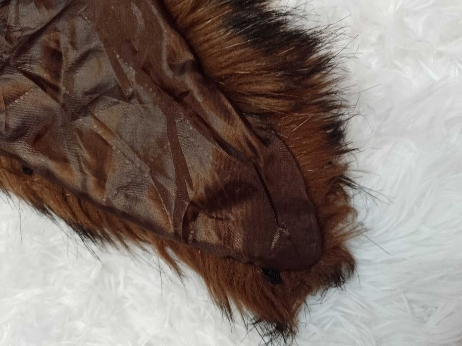 Brązowy, duży futrzany kołnierz z Londynu, futrzana etola