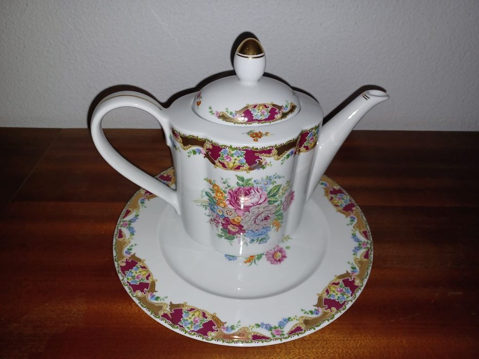 Bules de coleção em porcelana