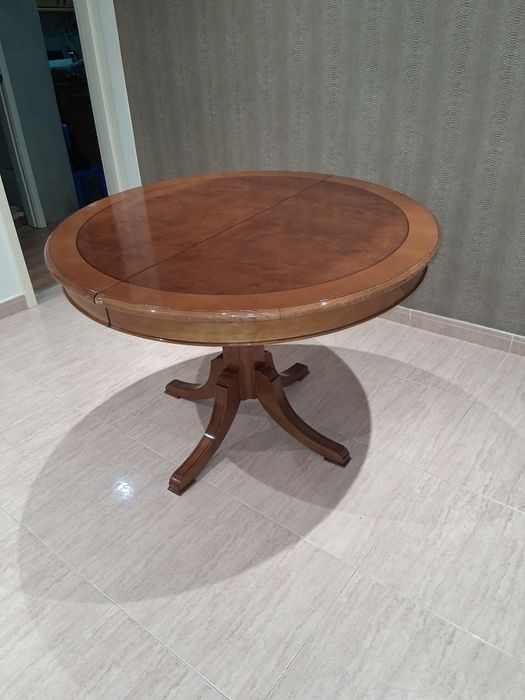 Mesa pe de galo maciça. Troco por algo que me interesse.