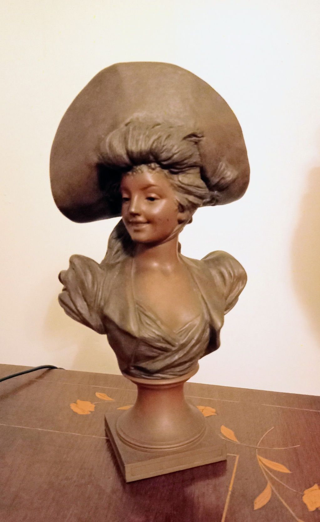 Estatueta de bronze assinada