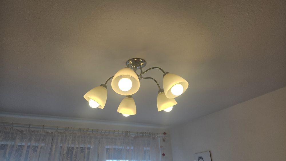 Lampa  sufitowa żyrandol na 5 żarówek.