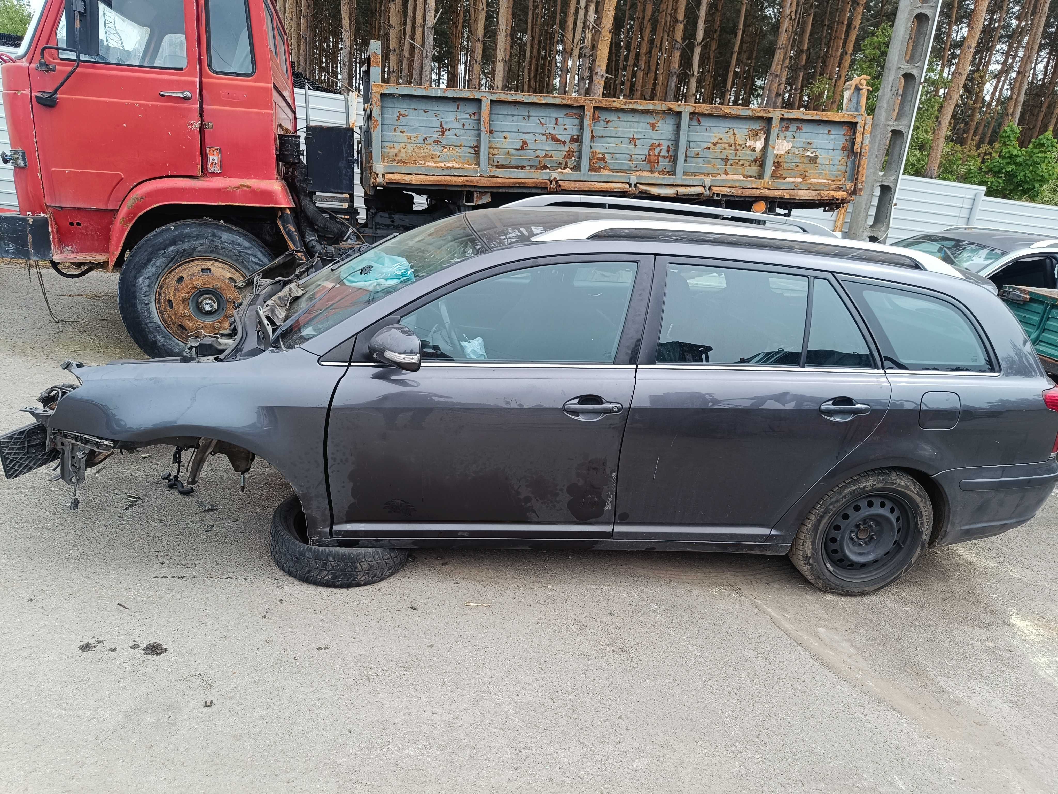 TOYOTA AVENSIS 2.0 D4d Na Części