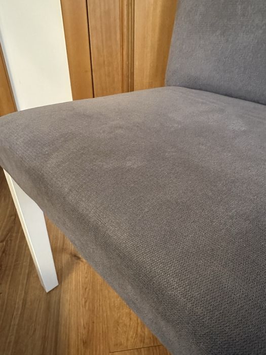 Cadeiras (4 cinzentas e 2 azuis)