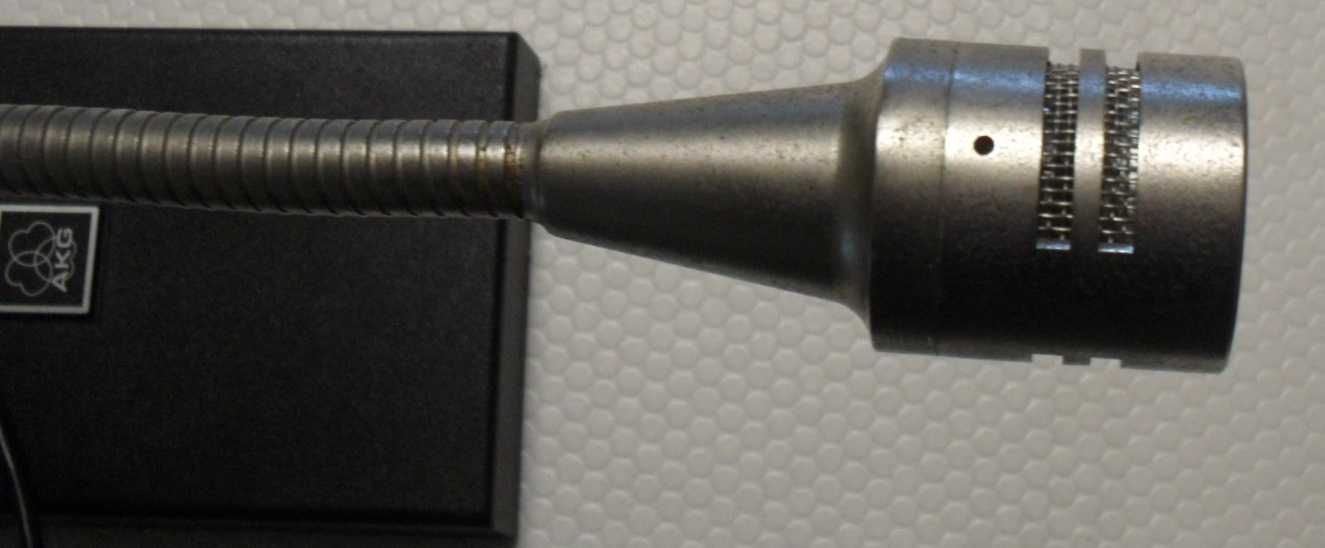 Microfone AKG, antigo, tradução simultânea