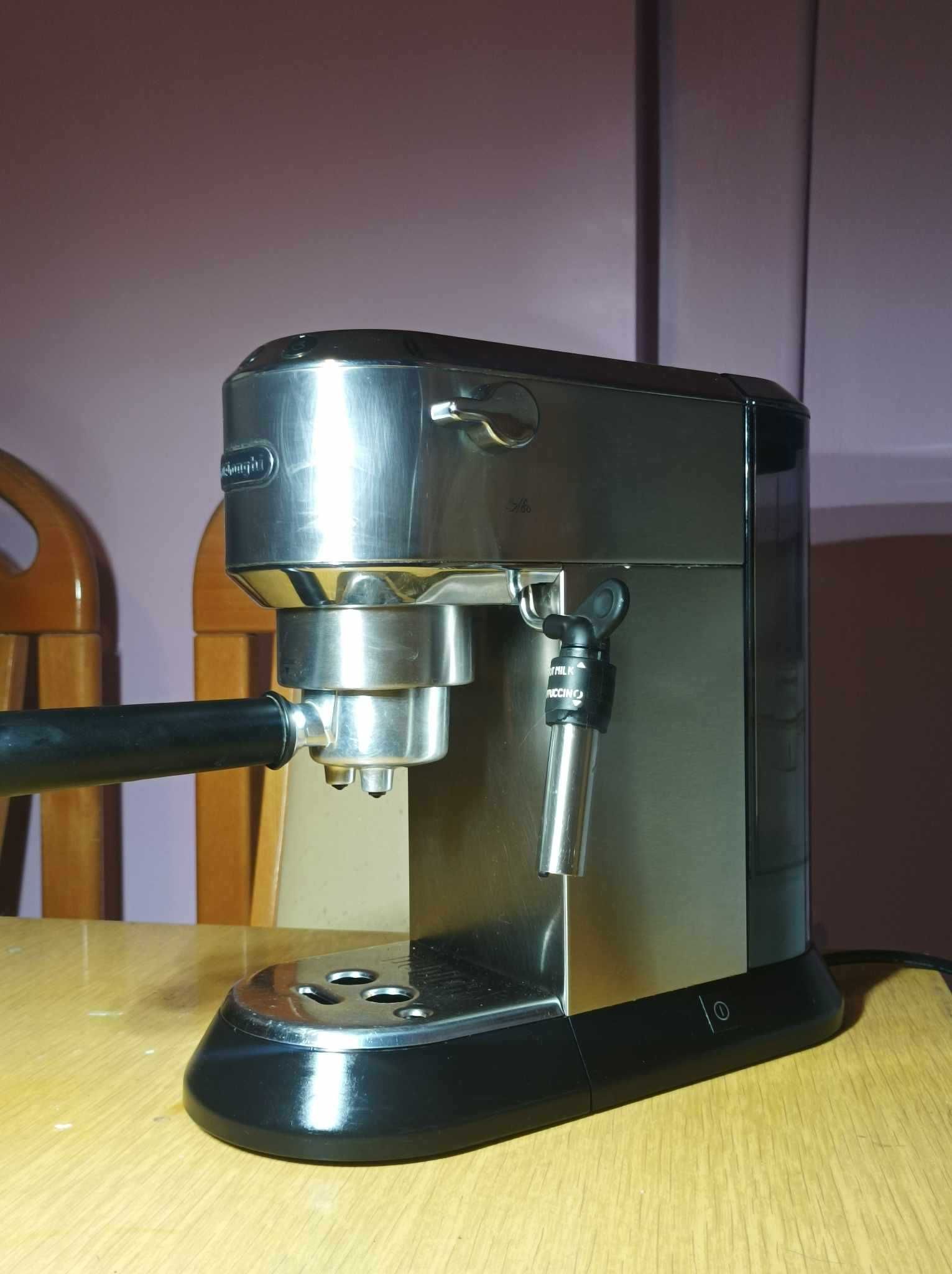 Ekspres do kawy marki DeLonghi!