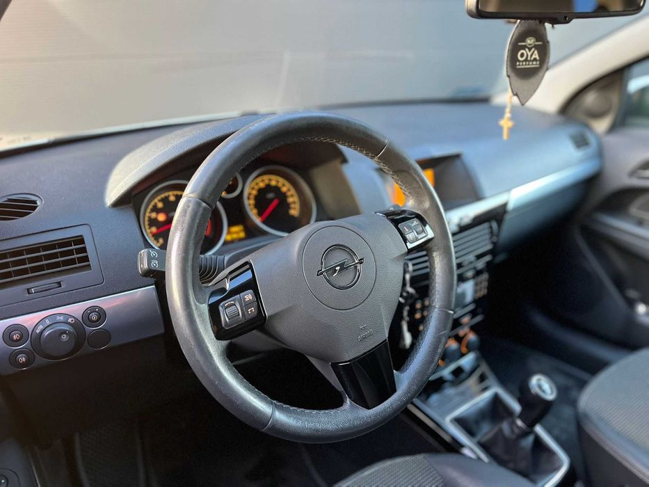 Astra H GTC 1.6 16V/LPG/bi-xenon/czujniki/COSMO !!!