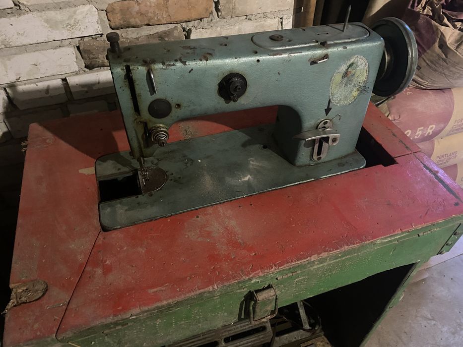 Швейна машина з мотором